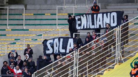 Emiliano Sala death: Nantes players wear all black in tribute to former ...