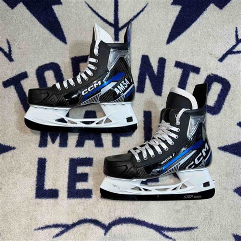 Auston Matthews 2021 22 Game Worn Skates Photo Matched To 6th NHL Hat