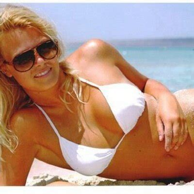 9 Hot Sexy Elena Rusconi Bikini Pics