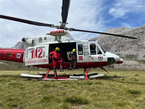 Evacuado en helicóptero un montañero de Oviedo atascado en al vía