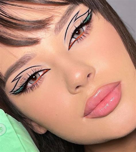 Cute Makeup Looks To Recreate Black Graphic Liner Mint Eyeshadow