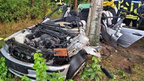 T Dlicher Unfall Zwischen B Und Hammah Junge Frau Stirbt Bei Baum