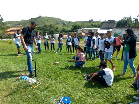 Alunos Da Rede Municipal De Pinheiral Realizam Lançamento De Foguetes