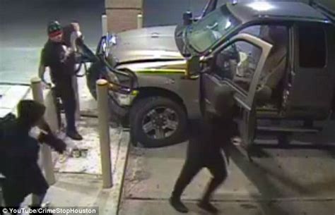 Thieves Caught On Camera Crashing A Truck Into An Atm Daily Mail Online