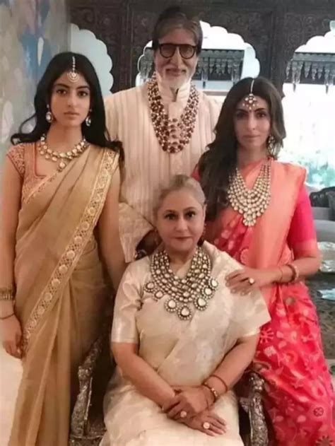 Shweta Bachchan Drops An Unseen Pic Of Parents Amitabh And Jaya On