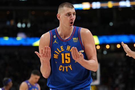 Nikola Jokic Leads Nuggets Past Lakers 132 126 In West