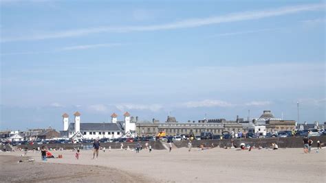 Ayr Beach - Wullie Broon's Scotland