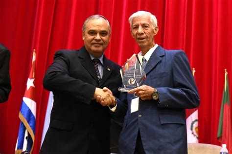 Cuban baseball professor receives Afide 2023 award - Prensa Latina