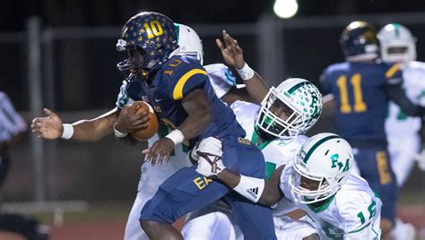 Naples football beats Fort Myers in 6A regional semifinal