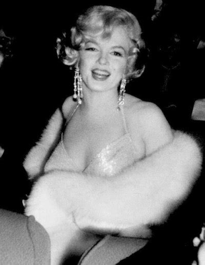 Marilyn Monroe At The Premiere Of Some Like It Hot Tumbex