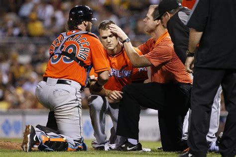 Escalofriantes imágenes pitcher recibe pelotazo en la cabeza