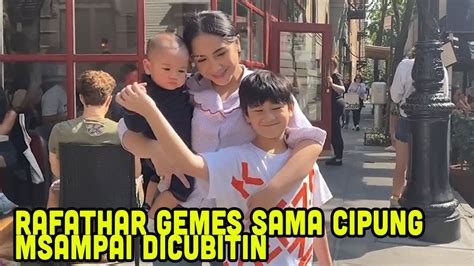 Rafathar Gemes Banget Sih Sama Cipung Sampai Cipung Diginiin Youtube