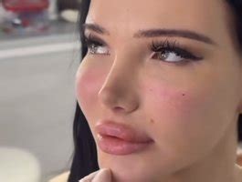 Marinee Veřejný live sex chat na BongaCams