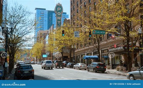 Portland Street View - PORTLAND, OREGON - APRIL 16, 2017 - Travel ...