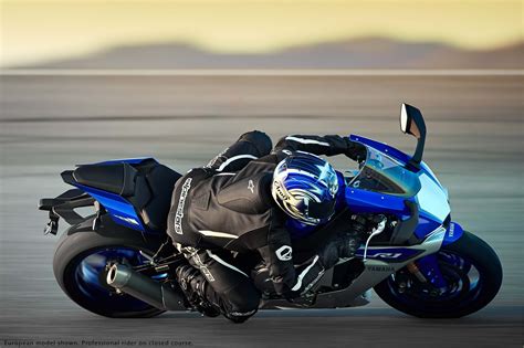 2015 Yamaha Yzf R1 Game On Asphalt And Rubber