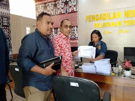 Pengacara Mantan Dirut Bank NTT Serahkan Kontra Memory Ke PN Klas IA