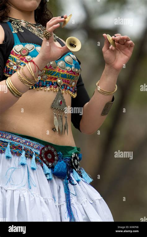 Belly Dance Hi Res Stock Photography And Images Alamy