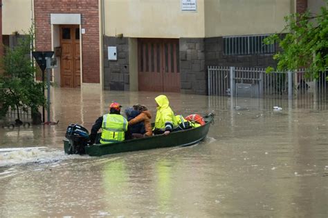 Inundaciones En El Norte De Italia Causan 9 Muertos Y Obligan A