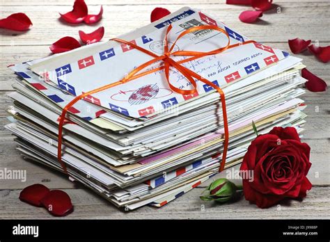 Old love letters ribbon hi-res stock photography and images - Alamy