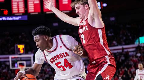 Alabama basketball stays atop SEC with win at Georgia