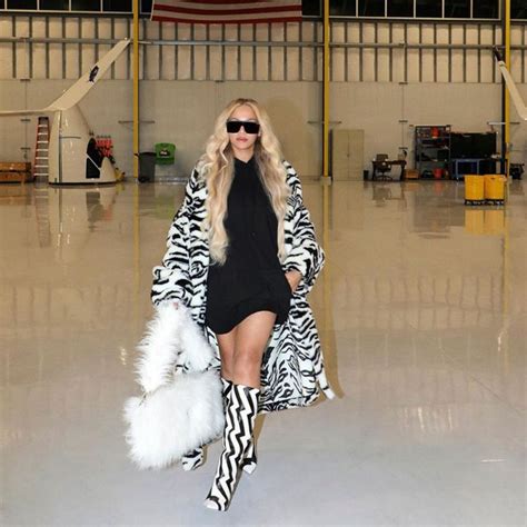 Beyoncé bouche nude et cils de biche la star affiche un teint parfait sur Instagram Elle