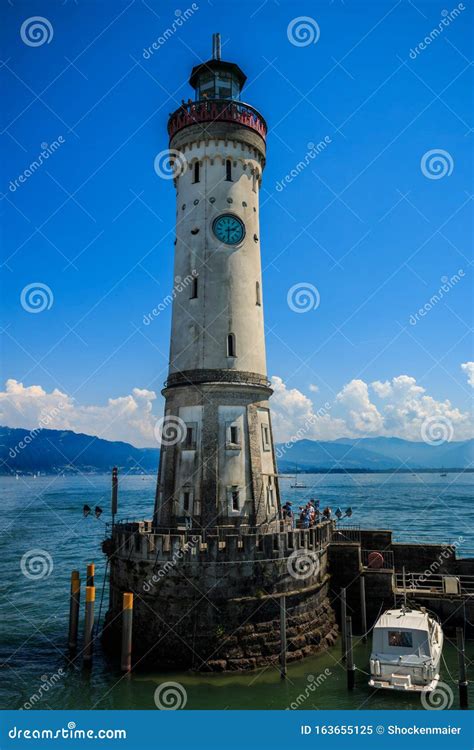 Vuurtoren Bij De Ingang Van De Haven In Lindau Bij Het Meer Van