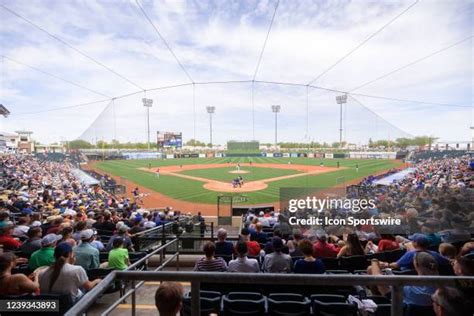 Mlb Crowd Photos And Premium High Res Pictures Getty Images