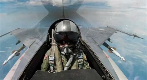 La fuerza aérea de Taiwán realizó ejercicios de entrenamiento con fuego