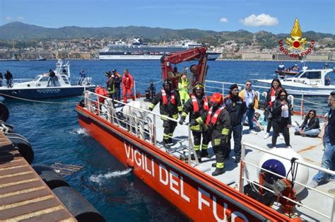 Esercitazione Di Protezione Civile Simulato Un Ammaraggio Foto