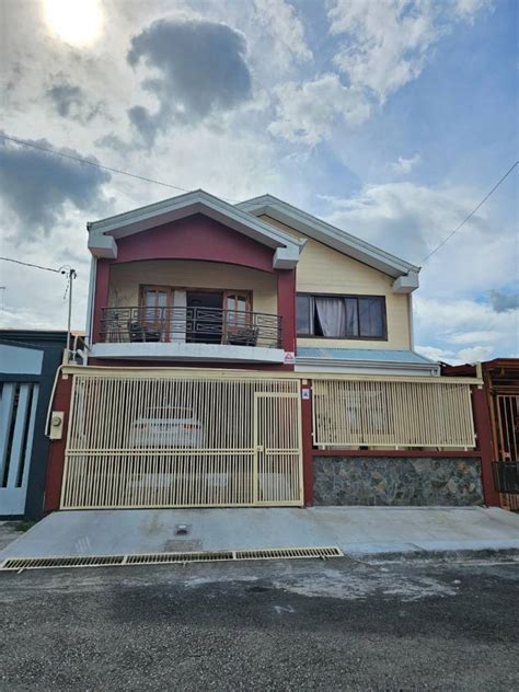 Se Vende Linda Y Amplia Casa Ubicada En Alto Cruz Turrialba Turrialba