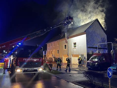 Brandeinsatz Dachstuhlbrand Nach Explosion Feuerwehr Elztal