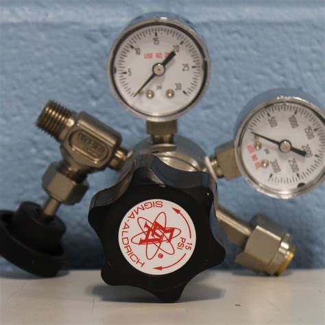 Aldrich Z146714 Non-Corrosive Lecture-Bottle Gas Regulator