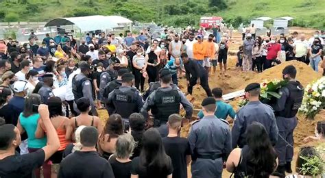 PM morto a tiros em frente a supermercado é enterrado no ES Bananal