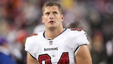 Primeiro Jogador Declaradamente Gay Da NFL Carl Nassib Se Aposenta Aos