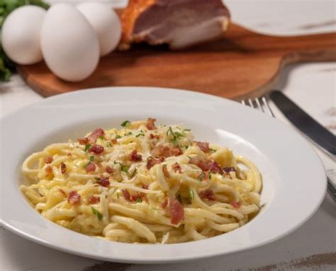 Macarrão à carbonara por menos de 7 reais saiba como fazer