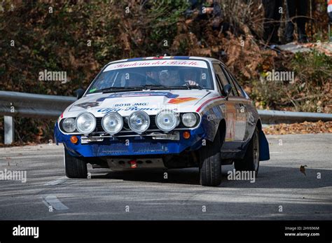 Edition Vintage Th Du Rallye De La Costa Brava Alfa Romeo Gtv Sur Une