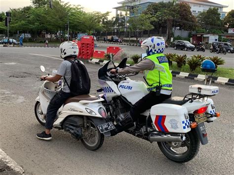 Dengan Sigap Satlantas Polresta Serang Kota Bantu Masyarakat Dorong