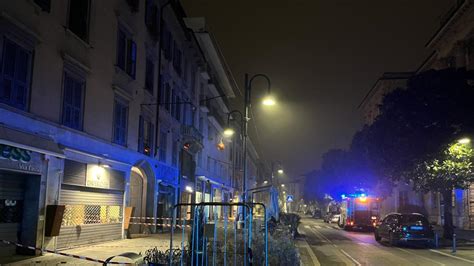 I Calcinacci Piovuti Da Un Tetto In Via Tasso Corriere It