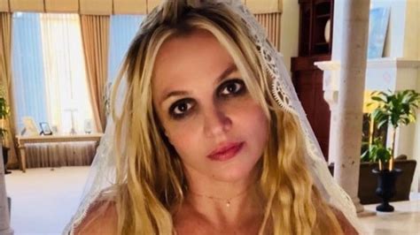 Britney Spears diz que sofreu acidente em lareira de sua mansão