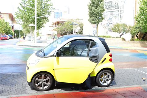 Smartcar Yellow – Star Cars Agency