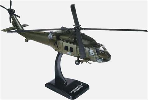 Helicóptero uh 60 black hawk escala 1 60 modelo new ray en México