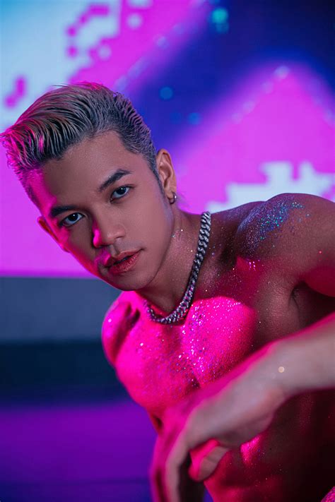 Tr Ng Hi U Khoe Body M I C C X N H P T C C Ng Mai M Nh C Trong Mv I M Sorry Babe