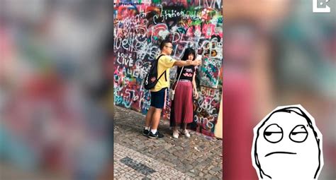 YouTube viral usa a su novio a modo de trípode para tomarse el selfie