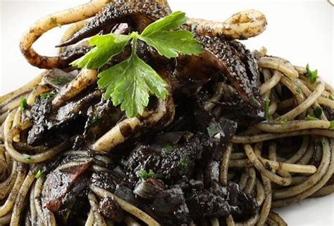 Spaghetti al nero di seppia – Italian Kitchen Club