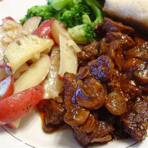 Sirloin Tips And Mushrooms Beef Sirloin Cubes Browned With Garlic Then