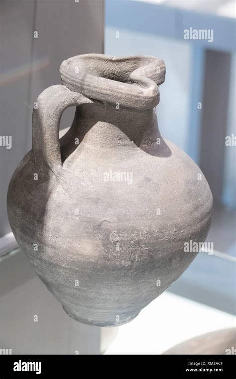 Roman pottery hi-res stock photography and images - Alamy