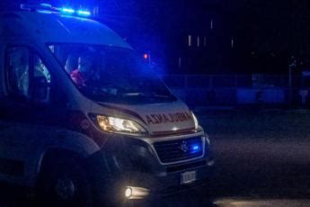 Roma Auto Travolge Ragazzo Su Colombo Morto 18enne