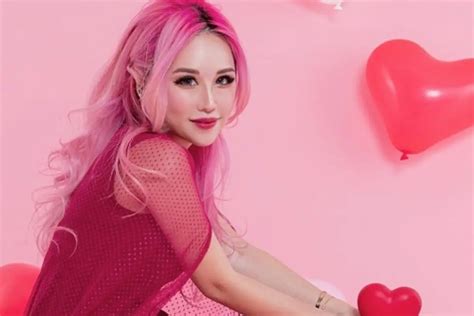 Xiaxue Age, Biography, Height, Net Worth, Family & Facts