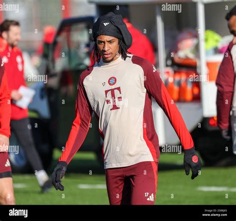 Michael Olise Fc Bayern Muenchen Beim Training Ger