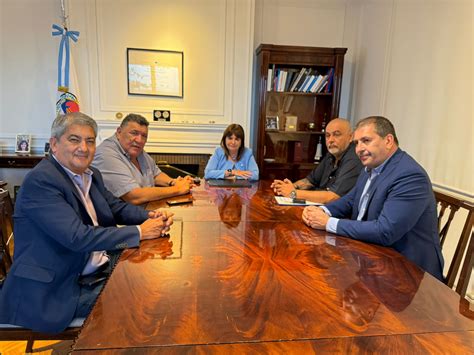 Rosario Bullrich se comprometió con la Federación de Peones de Taxis a